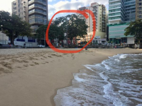 Frente a Praia das Castanheiras